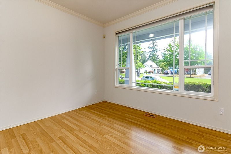 4th image of 1425 Richmond Court