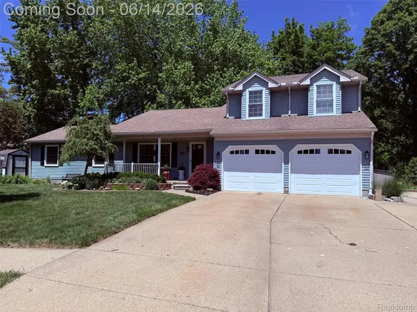 73949 Georgian Ct, Armada, MI 48005