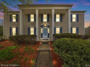 5480 Hammersmith Dr, West Bloomfield, MI