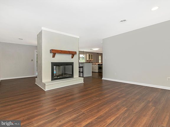 5th image of 280 Botany Dr