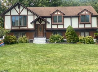 27 Richmond Rd, Stanhope, NJ 07874