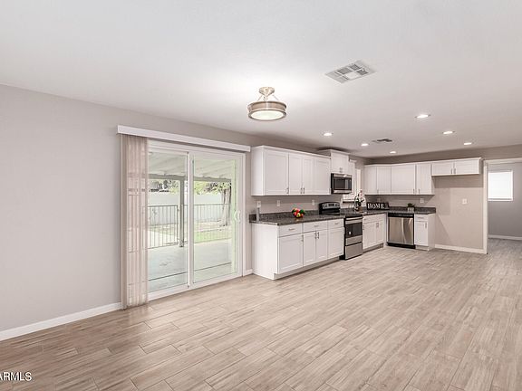 4th image of 1021 E 7th Dr