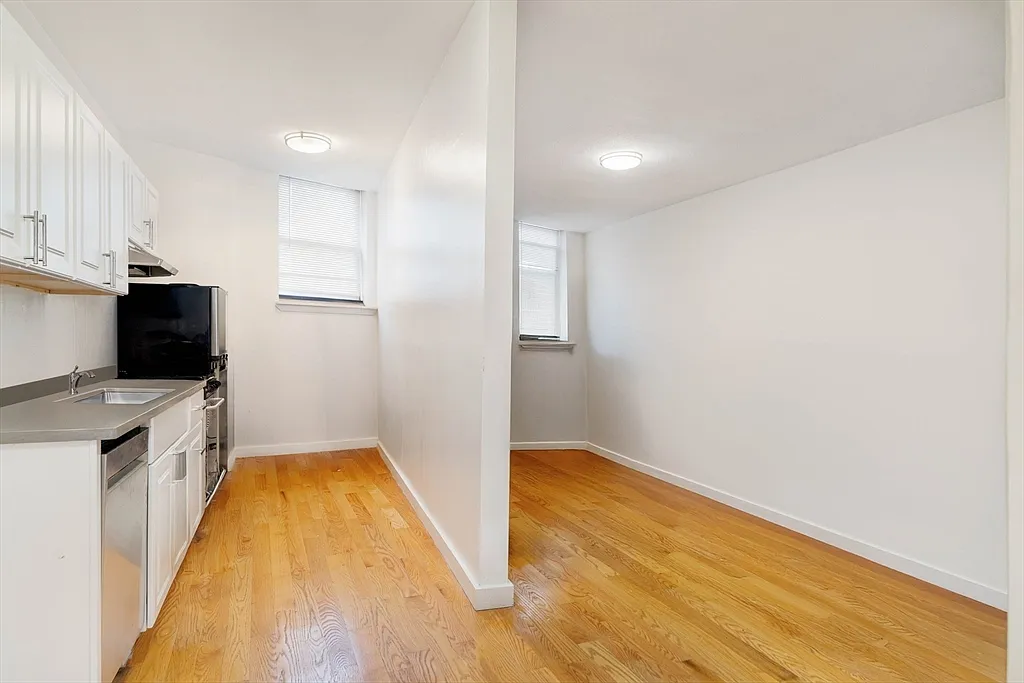Studio, 1.0 bath, 399 sqft, $2,300 — Photo 1