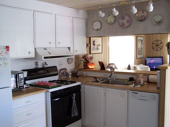 3rd image of 56 Hacienda Dr