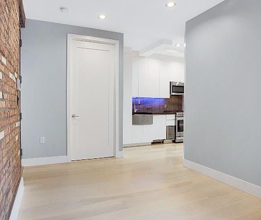 4th image of 195 Stanton St #R2e2