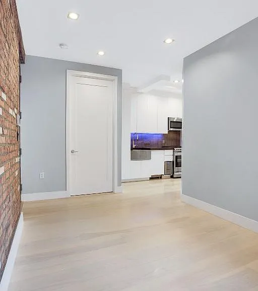 195 Stanton St #R2E2 — Photo 4