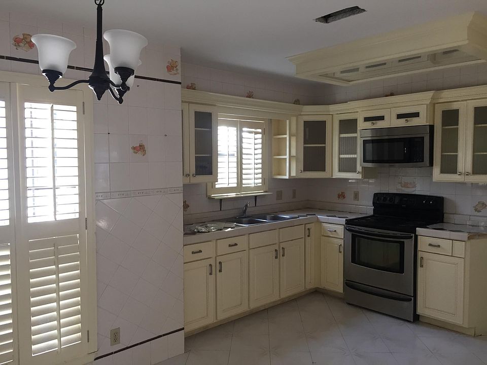 2nd image of 8606 Puerto Escondido