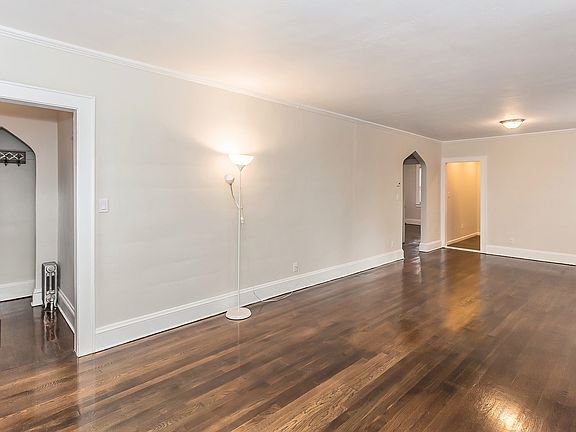 Hardwood Flrs Thru-out