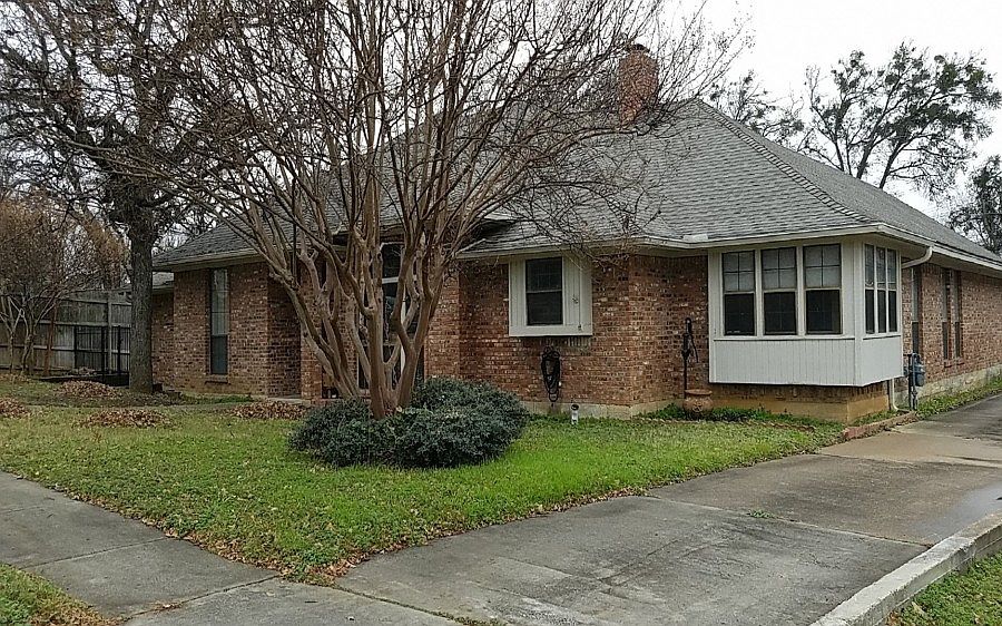 2nd image of 4018 Falcon Lake Dr