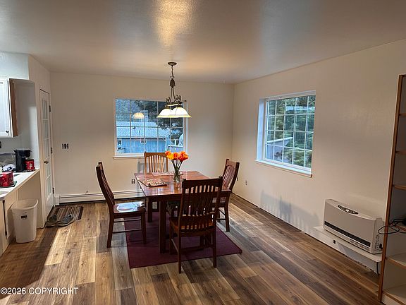 3rd image of 1617 Lynden Way