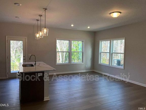 3rd image of 3305 Oak Pass Dr