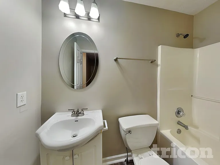 401 Breeze Way — Photo 12