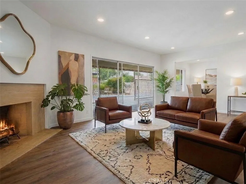 4 bed, 2920 sqft, $5,995 — Photo 3