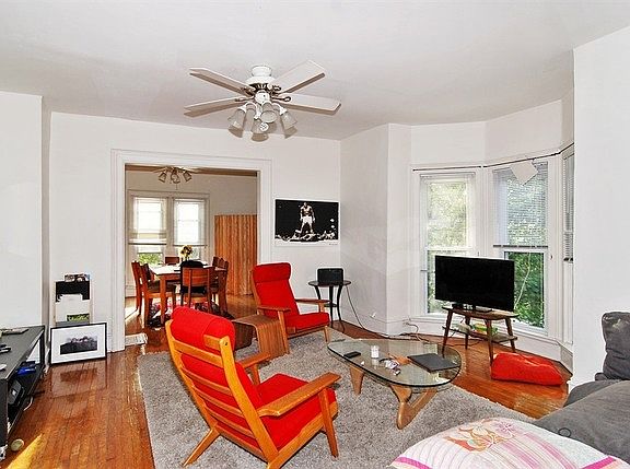3rd image of 200 Elgin Ave
