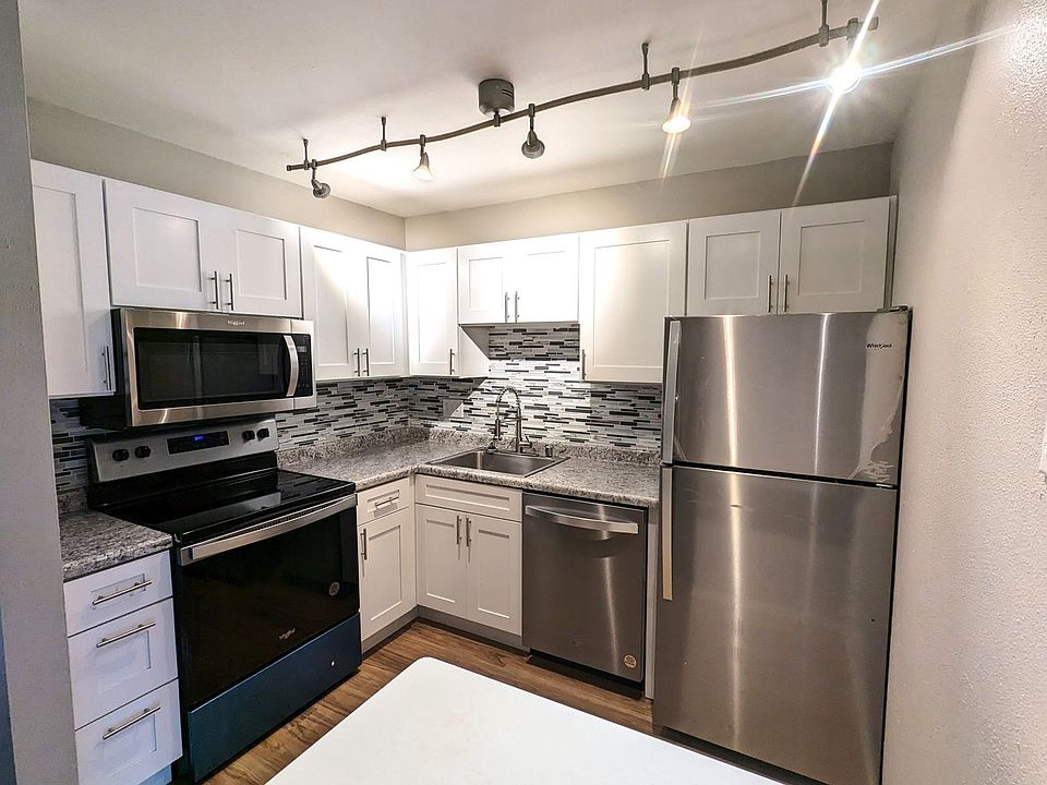 1st image of 9049 N Park Plaza Ct