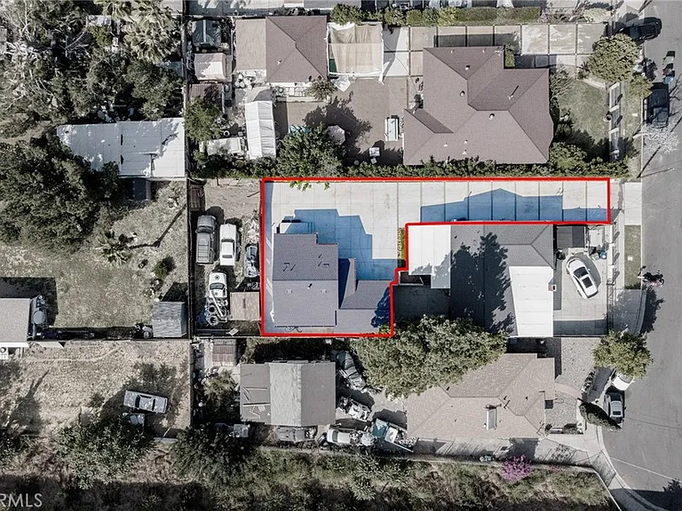 13721 Pierce St — Photo 3
