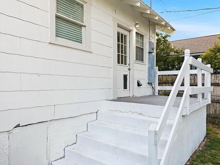 1705 Virginia Pl — Photo 22