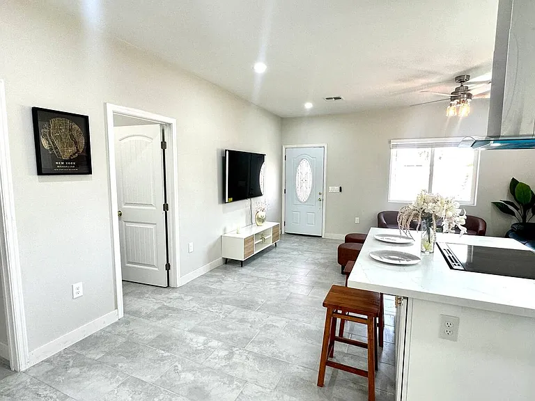 1847 W Juanita Ave — Photo 7