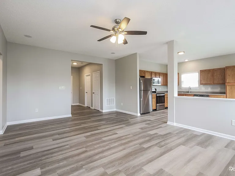 8149 Wood Hollow Ln — Photo 7