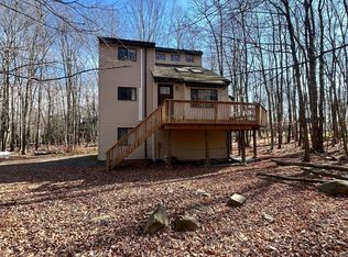 8 Louis Ln, Gouldsboro, PA 18424