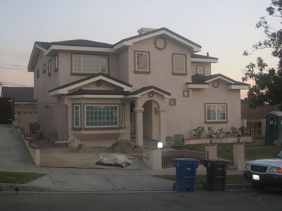 1st image of 812 Cambridge Dr