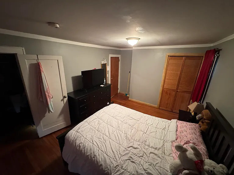 8906 Tonnelle Ave — Photo 4