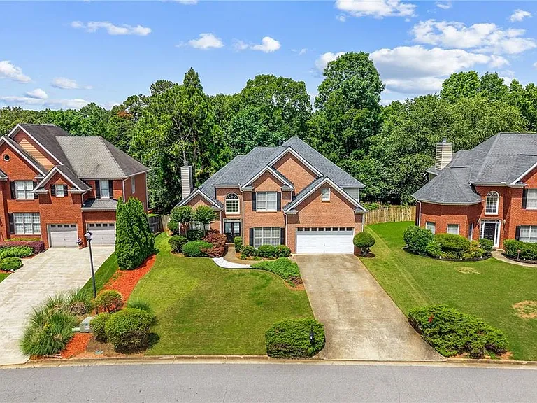 790 Milton Oaks Dr — Photo 3
