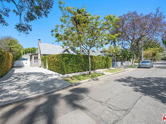 3rd image of 1149 N Poinsettia Pl
