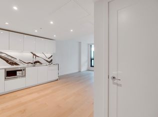 135 E 13th St #412, North Vancouver, BC