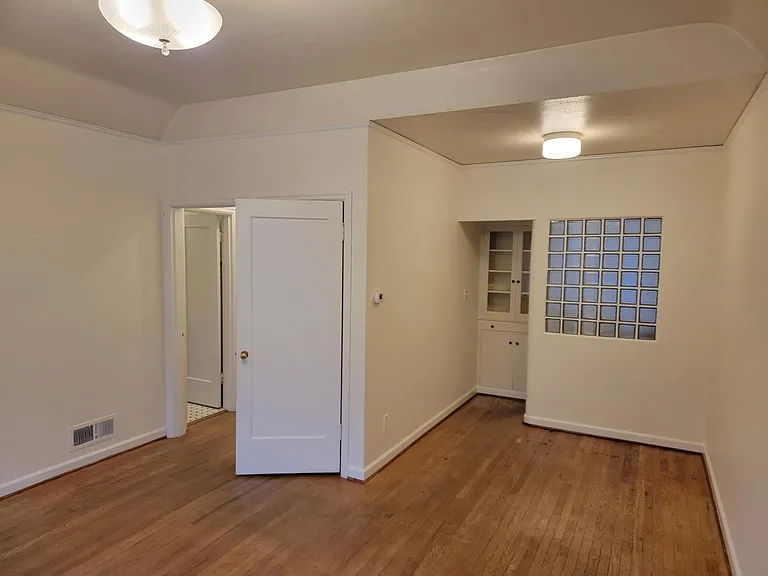 4325 NE Halsey St #9 — Photo 6