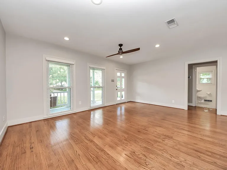 843 W 41st St — Photo 10