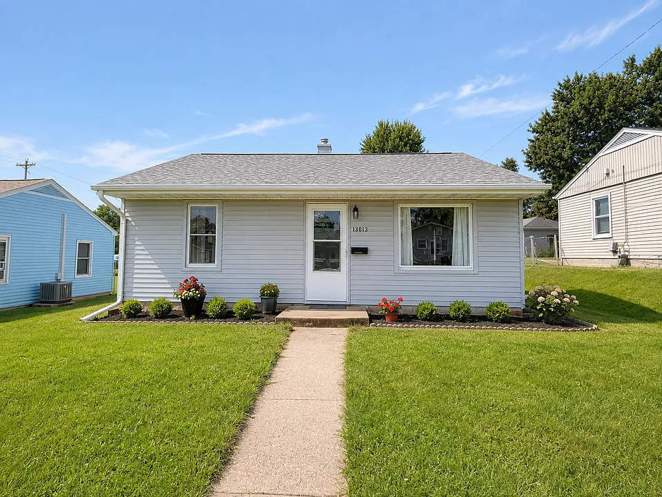 1313 W 38th Pl
