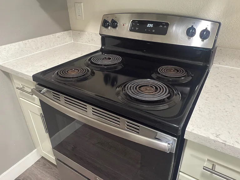 Lakewood Court Apartments — Photo 9