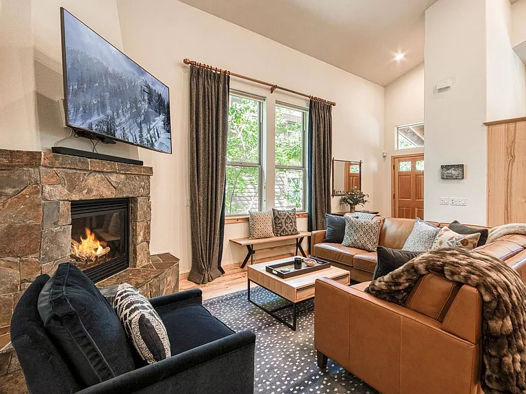 10559 Sara Bear Ln — Photo 1