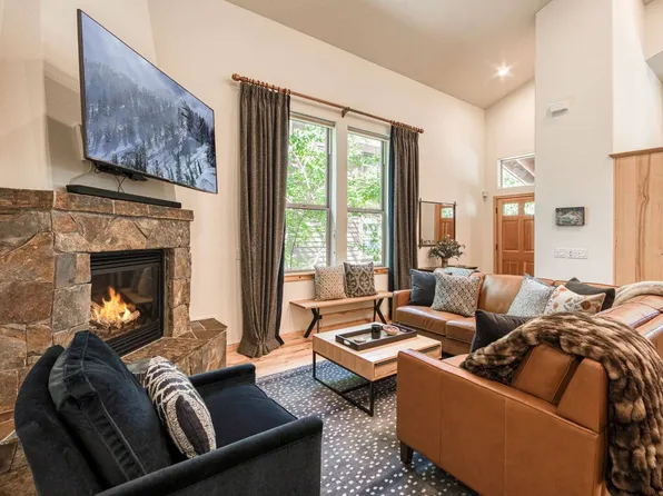 10559 Sara Bear Ln, Truckee, CA 96161