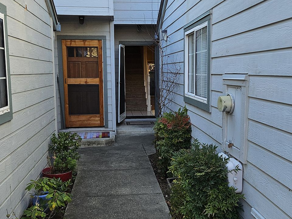 Planted entry way shared with one neighbor
