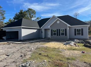 105 Magnolia Ln, Hubert, NC 28539