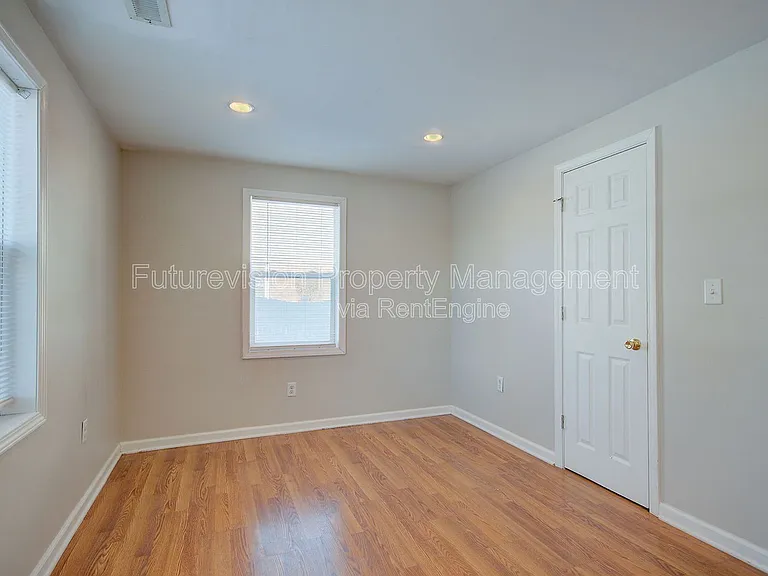 1512 N May St — Photo 7