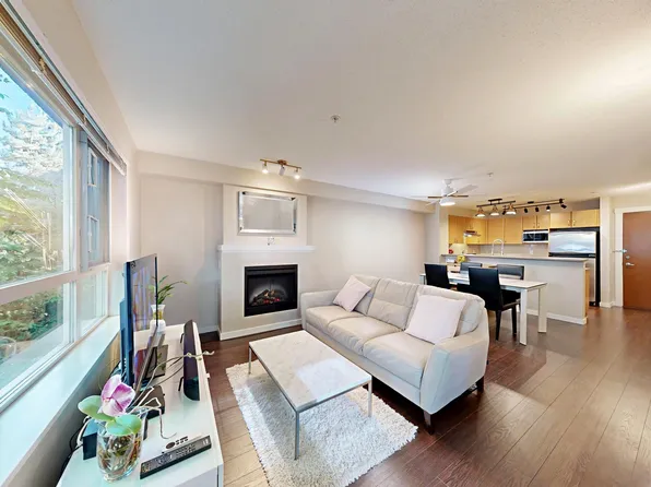 4783 Dawson St #207, Burnaby, BC V5C 0A8