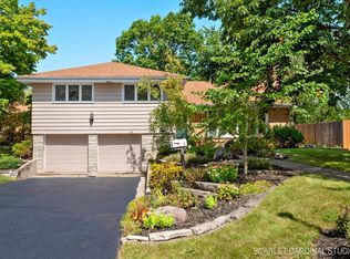 16 W Leslie Ln, Villa Park, IL 60181