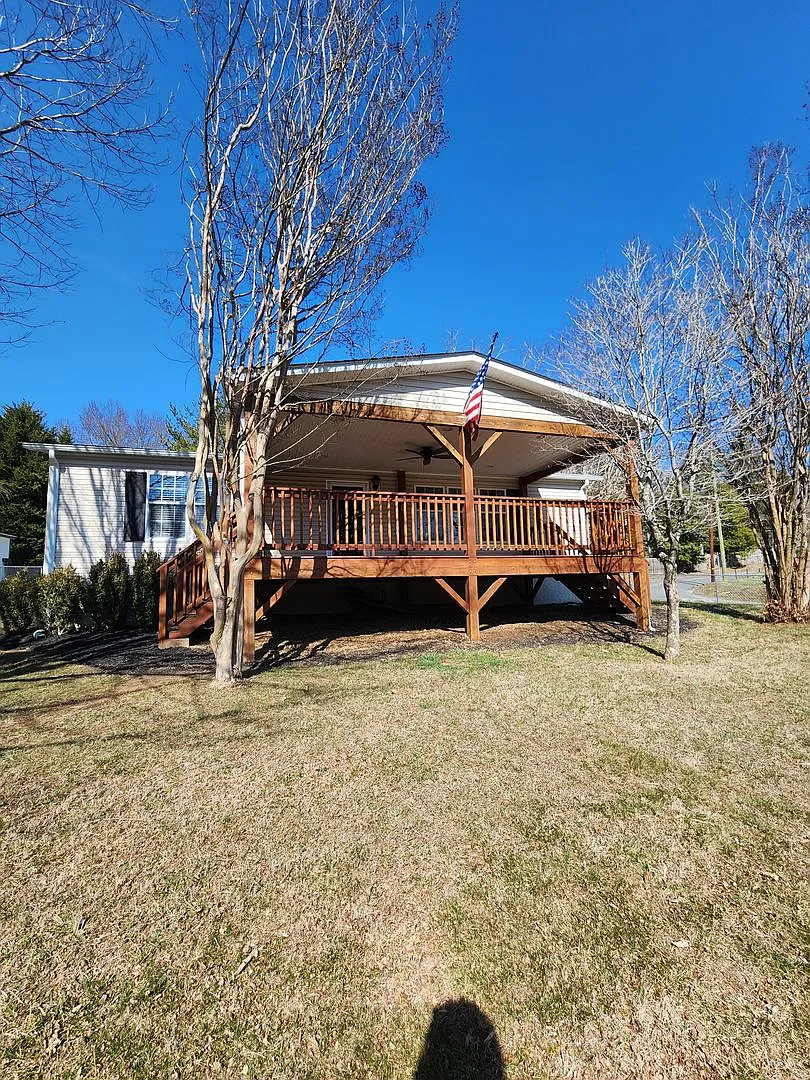 Black Mountain Rental with Garage! — Photo 2