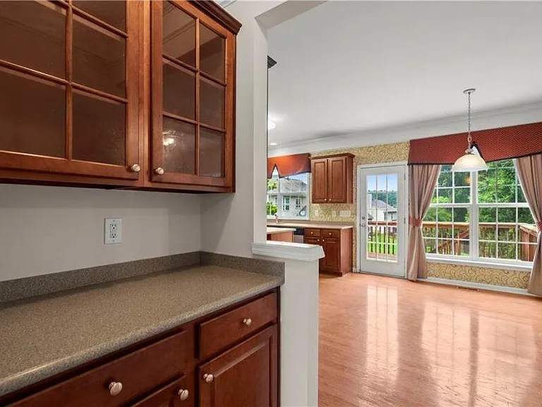 2080 Vistoria Dr — Photo 8
