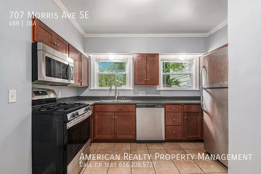 4 bed, 2.5 bath, 1854 sqft, $2,500 — Photo 4