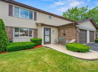 1328 Dove Ct, Mount Prospect, IL 60056
