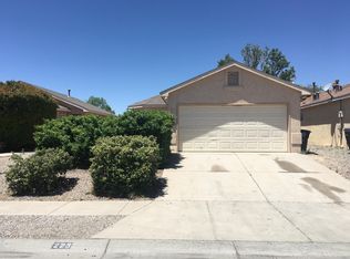 223 Calle Del Rey SW, Albuquerque, NM 87121