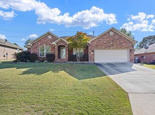 140 Hawthorne Ln, Russellville, AR 72802
