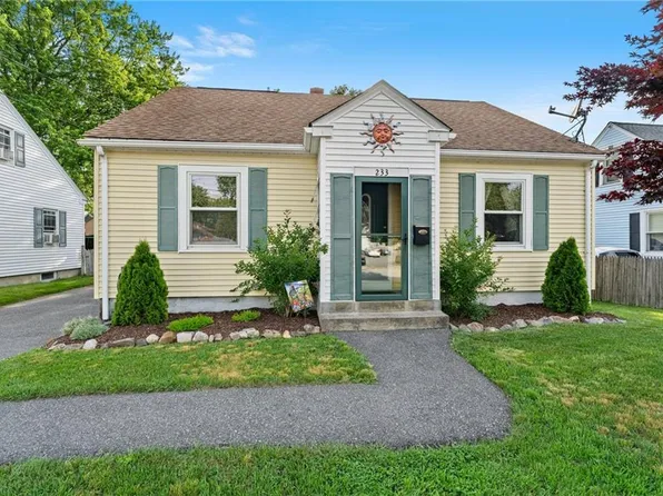 233 Annie St, Pawtucket, RI 02861