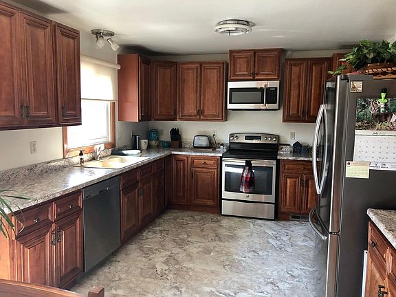 3rd image of 332 Sloan Ave