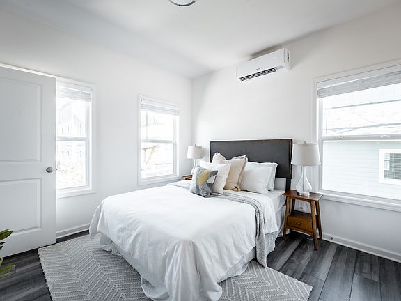 5th image of 1357 Finley St NE #B