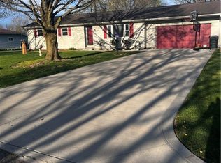 22197 Valley View Dr, West Lafayette, OH
